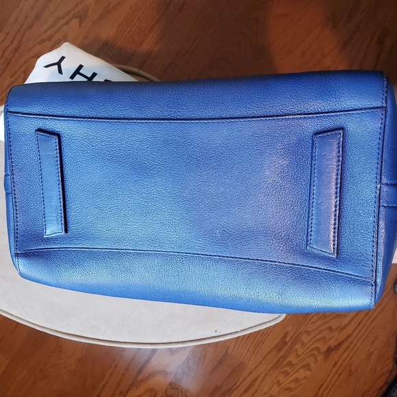 GIVENCHY Blue Antigona Bag - Picture 6 of 9